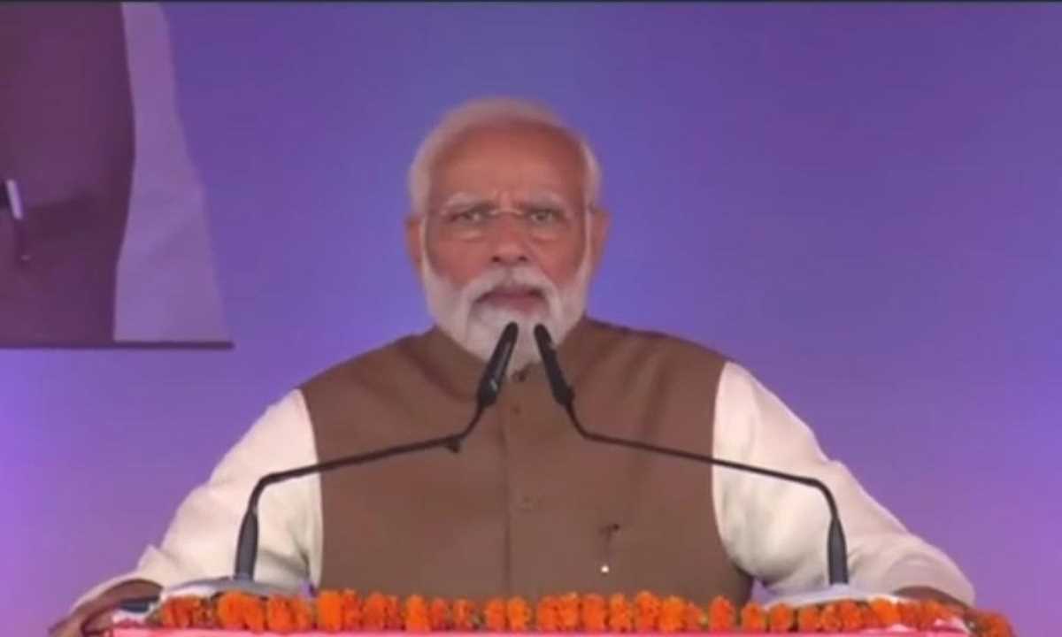 वन्दे भारत शुभारंभ के मौके पर मोदी ने कांग्रेस पर किया तंज